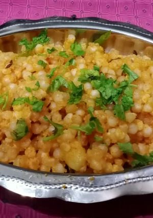 સાબુદાણા ની ખીચડી(sabudana khichdi recipe in gujarati) રેસીપી મુખ્ય ફોટો