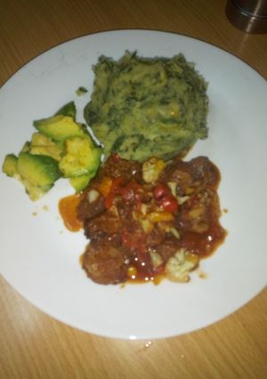 A picture of Mukimo served with beed stew and some avocado 😋.