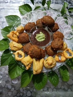 મગ દાળવડાં(moong dal vada recipe in gujarati) રેસીપી મુખ્ય ફોટો