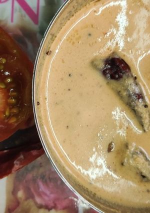 A picture of Tomato dal chutney.