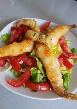 Una foto de Ensalada de Carones rebozados