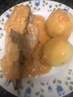 Una foto de 446. Dorada en salsa de limón (principal pescado)
