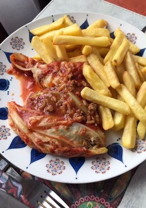 Una foto de Niños envueltos con carne