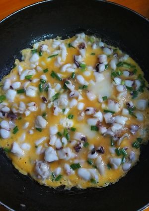 Hình của món Mực chiên trứng.