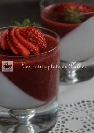 Une photo de Pannacotta coco fraise verveine citronnelle