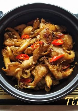 Hình của món Nấm bào ngư xào sả ớt.