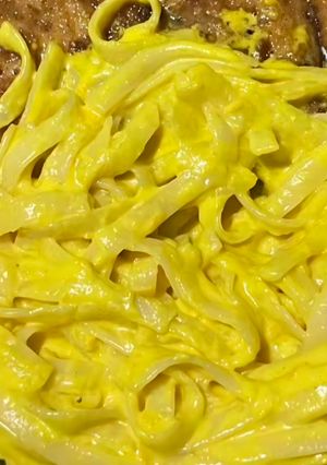 Una foto de Espagueti en crema de chile morrón