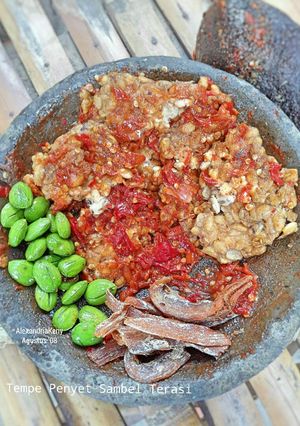 Foto resep Tempe Penyet Sambel Terasi Pete & Layur asin