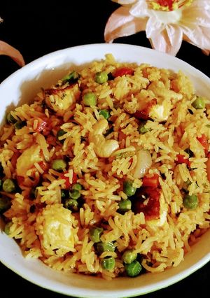 "पनीर मटार पुलाव" (Paneer Matar Pulao Recipe In Marathi) रेसिपी चे मुख्य फोटो 