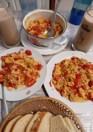 🍅🌶️🥒Cukkinis🍅🫑🌶️ lecsó🥒 tojással 🫑🍅 recept fotója