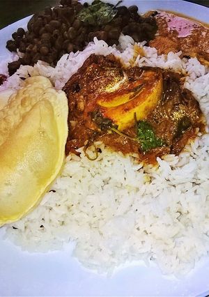 A picture of Kerala style eggetarian lunch.