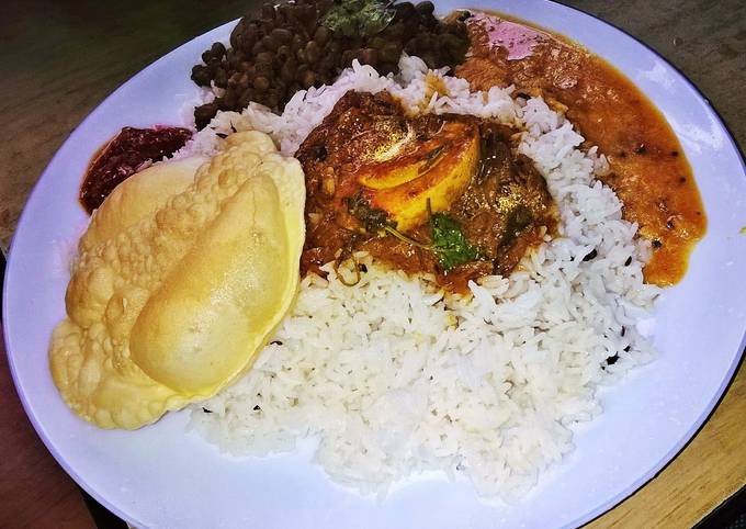 Kerala style eggetarian lunch Recipe by Sabrina R - Cookpad