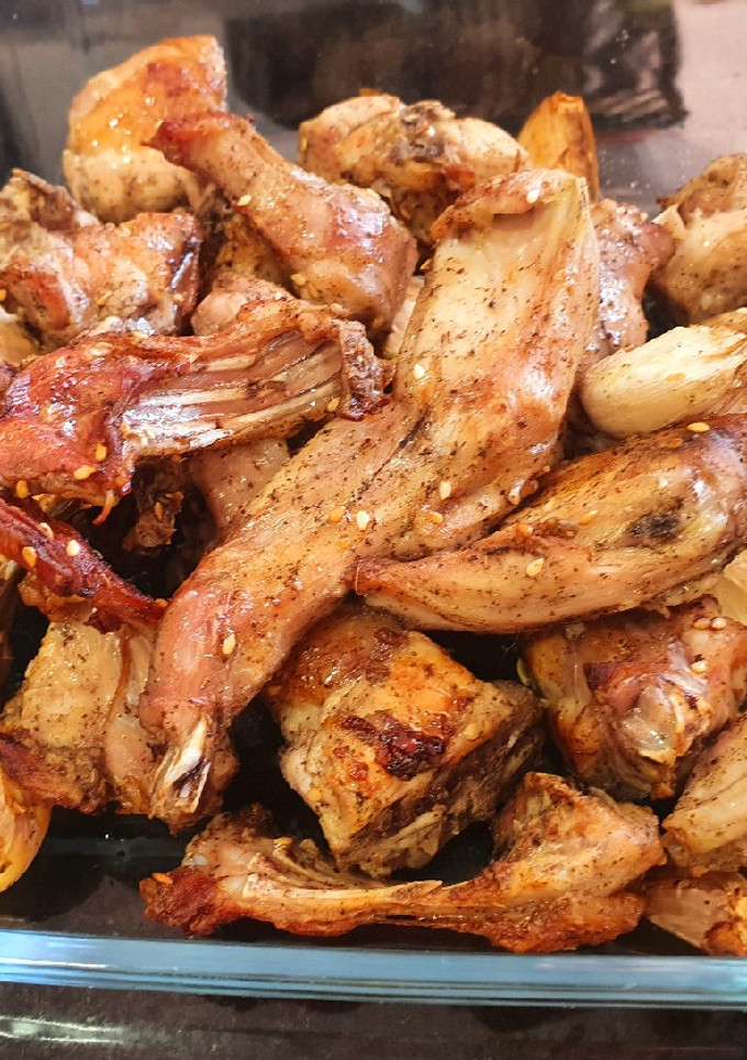 Una foto de Conejo al za'atar y limón en freidora de aire Cosori