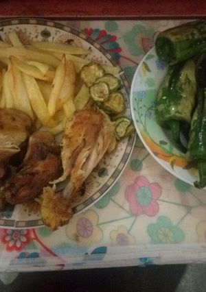 صورة لوصفة دجاج مقلي بتتبيلة روعة مع الفريت