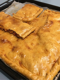 Una foto de Empanada gallega de liscos y chorizo