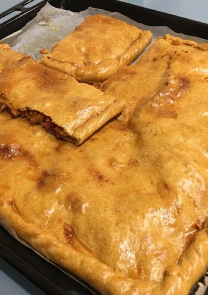 Una foto de Empanada gallega de liscos y chorizo