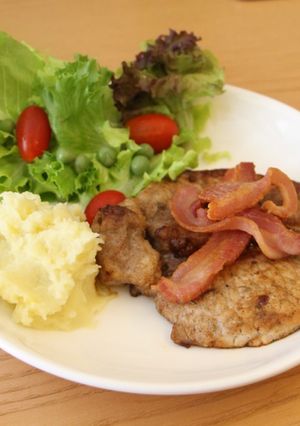 รูปของ สเต็กหมู + มันบด