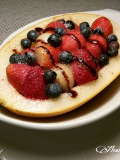 Una foto de Melón relleno de frutas de temporada