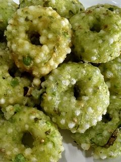 साबूदाना मेदू वडा (Sabudana Medu vada recipe in hindi) रेसिपी मुख्य फोटो