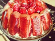 Une photo de charlotte aux fraises