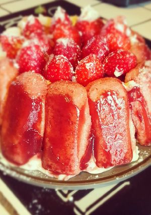 Une photo de Charlotte aux fraises façon tiramisu