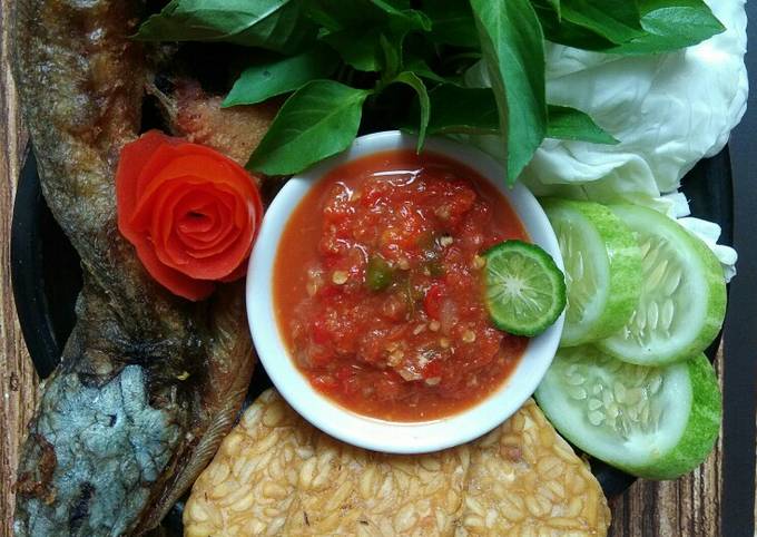 Anti Ribet, Bikin Pecel Lele dan Sambal Lamongan Bunda Pasti Bisa