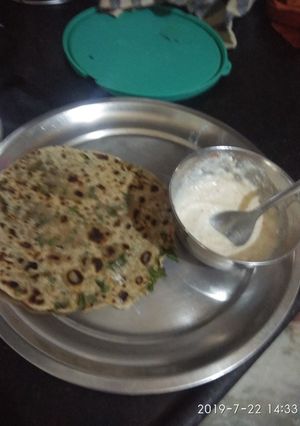 A picture of Palak prontha with curd.