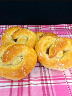 Una foto de Pan salado (pretzels)