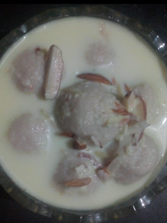 सूजी की रसमलाई (Suji ki rasmalai recipe in hindi) रेसिपी मुख्य फोटो