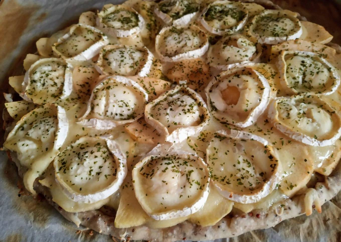 Pizza de manzana y quesos