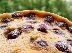 Una foto de Clafoutis de cerezas