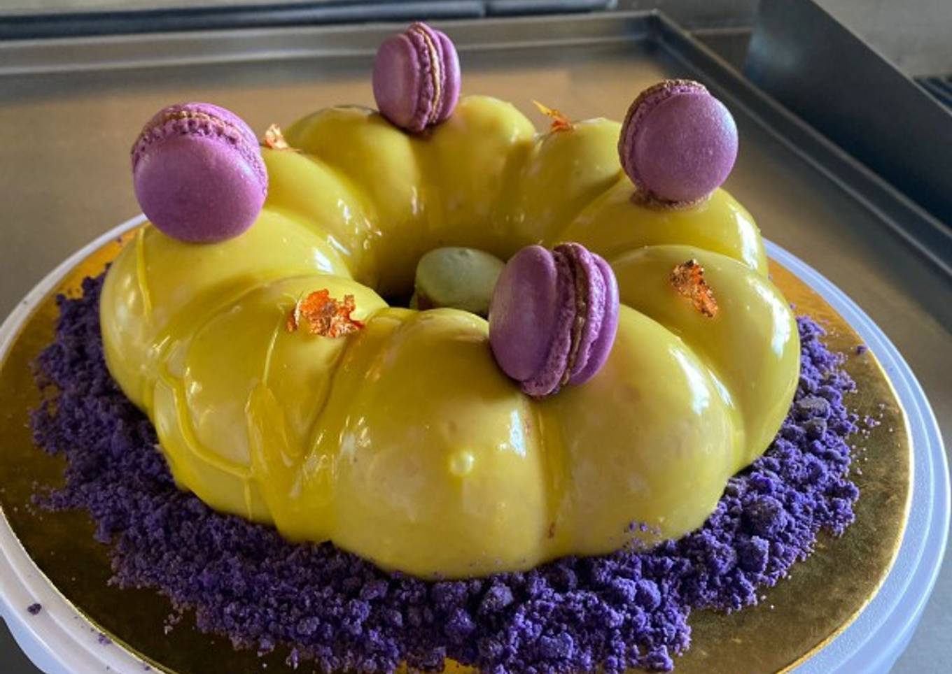 Mousse de piloncillo con jelly, y glaseado espejo