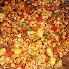 A picture of Chat pati Chana chaat.