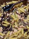 Garganelli radicchio funghi e salmone