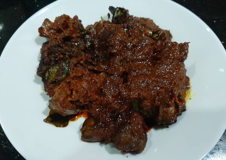 Langkah Langkah Buat Hati Masak Hitam Hangat ♨️ yang Yummy