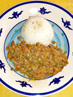 Una foto de Lentejas en seco con Arroz🍚🍲