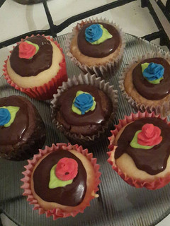 Una foto de Muffins de vainilla, chocolate & dulce de leche
