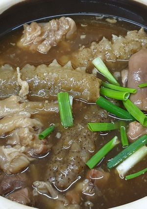 A picture of Braised Trotter with Sea Cucumbers 海参焖猪手.