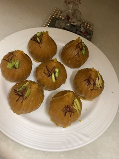 बेसन शाही मोदक(besan shahi modak recipe in hindi) रेसिपी मुख्य फोटो