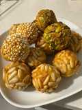Panellets de boniato con piñones y pistachos saludables