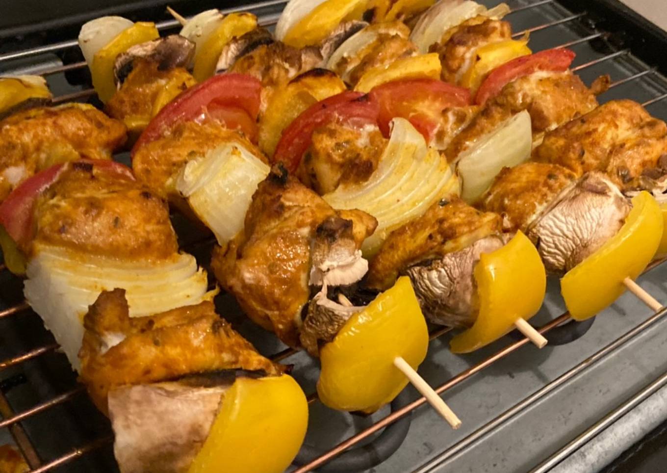 Brochetas de pollo adobado