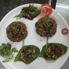 A picture of Moong daal ki hari bhari chaat.