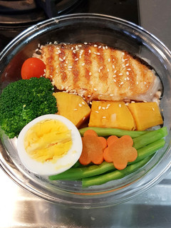 鮭魚便當 的食譜成品照片