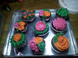Cup cake dengan base cake red velvet