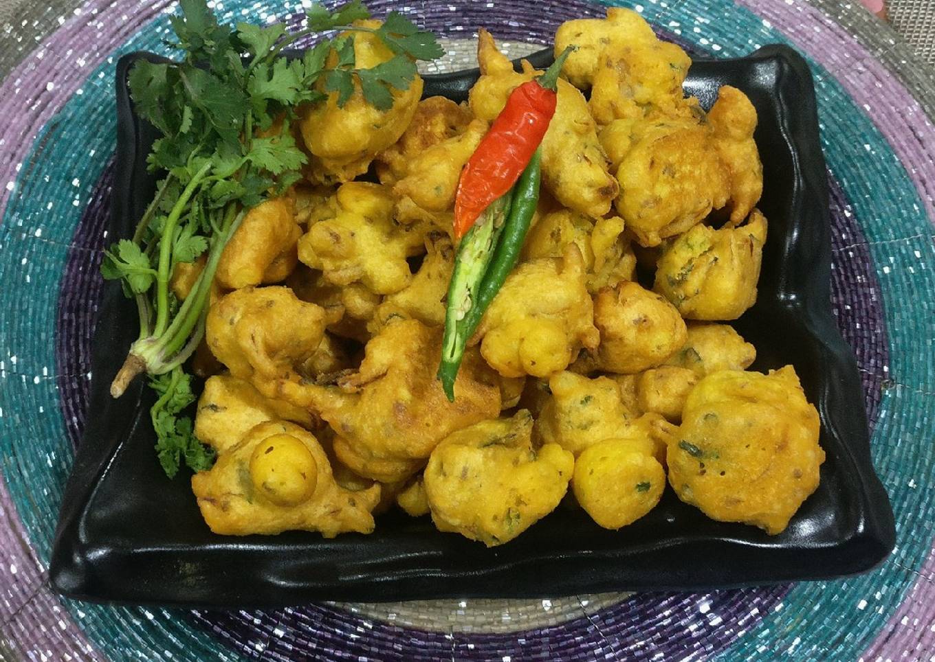 Mix veg,paneer,& besan ke pakode