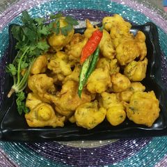 A picture of Mix veg,paneer,& besan ke pakode.