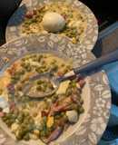 Guisantes con jamoncito y huevo