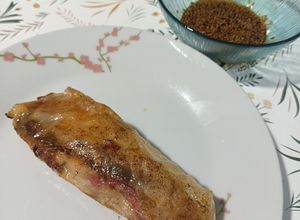 Una foto de Rollitos de obleas de arroz rellenos de pollo mechado y verduras salteadas