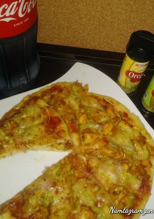 A picture of ChickenTikka Pizza.