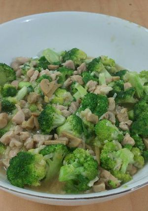Foto resep Brokoli Cah Ayam Jamur (Chinese Chicken Broccoli Mushroom Sauce)